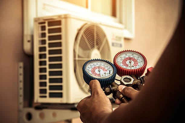 Professional Ac Installation technician working in Mechanicsville, IA